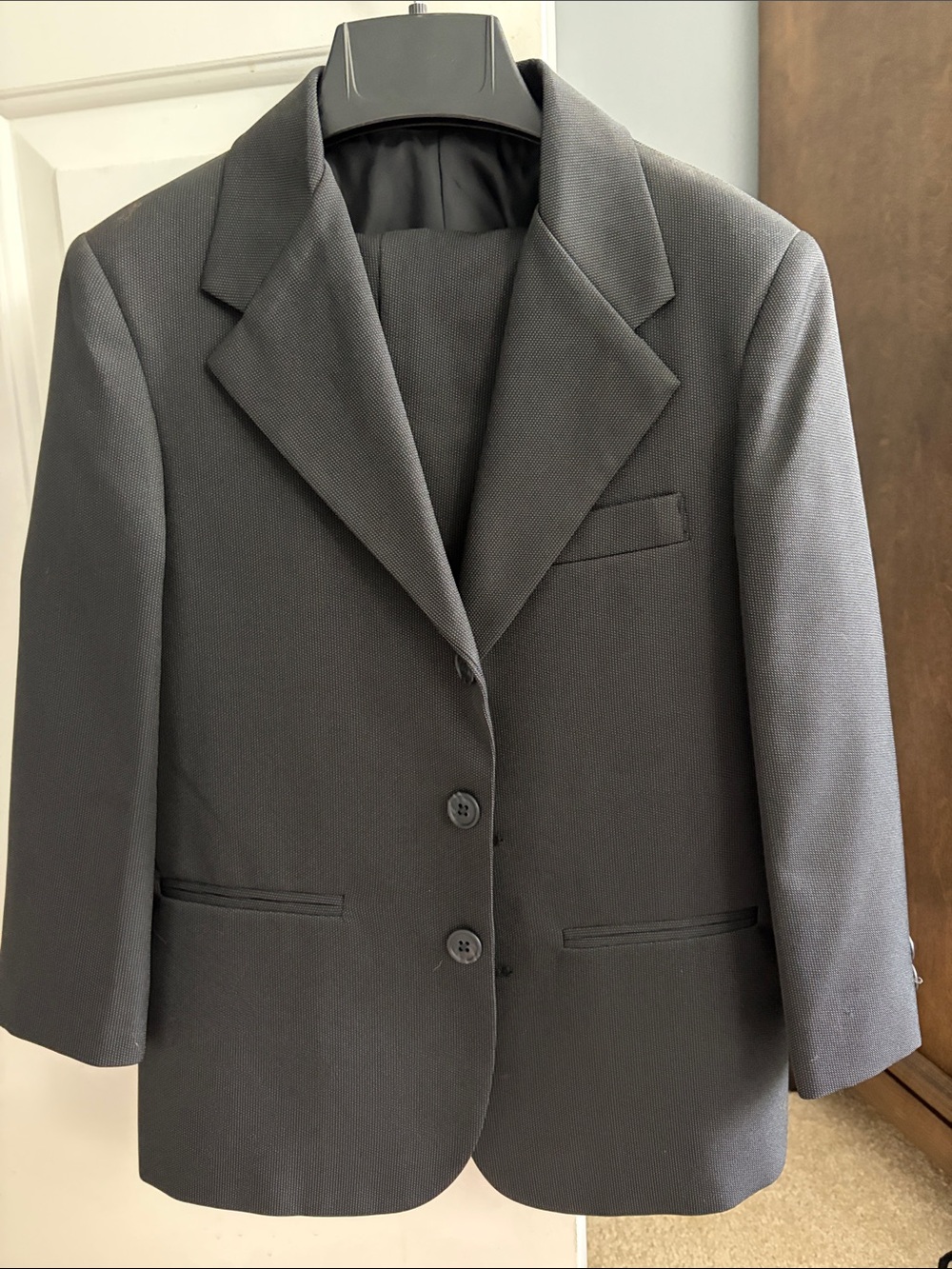 Boys' Charcoal Gray Single-Breasted Suit - Classic Tailored Look